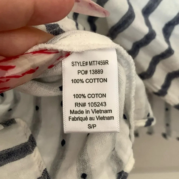 Bobeau Button Front Sleeveless Tank Top - Picture 4 of 4